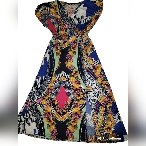 Bella Flore Floral and Geometric Deign Dress. - Picture 1 of 2